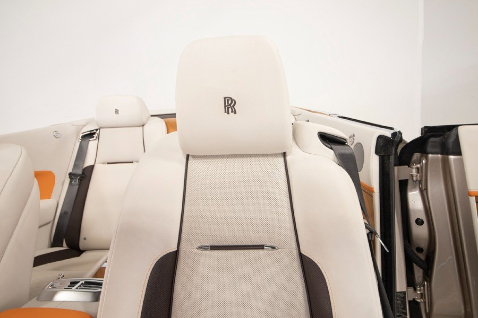 Used 2019 Rolls-Royce Dawn image 23