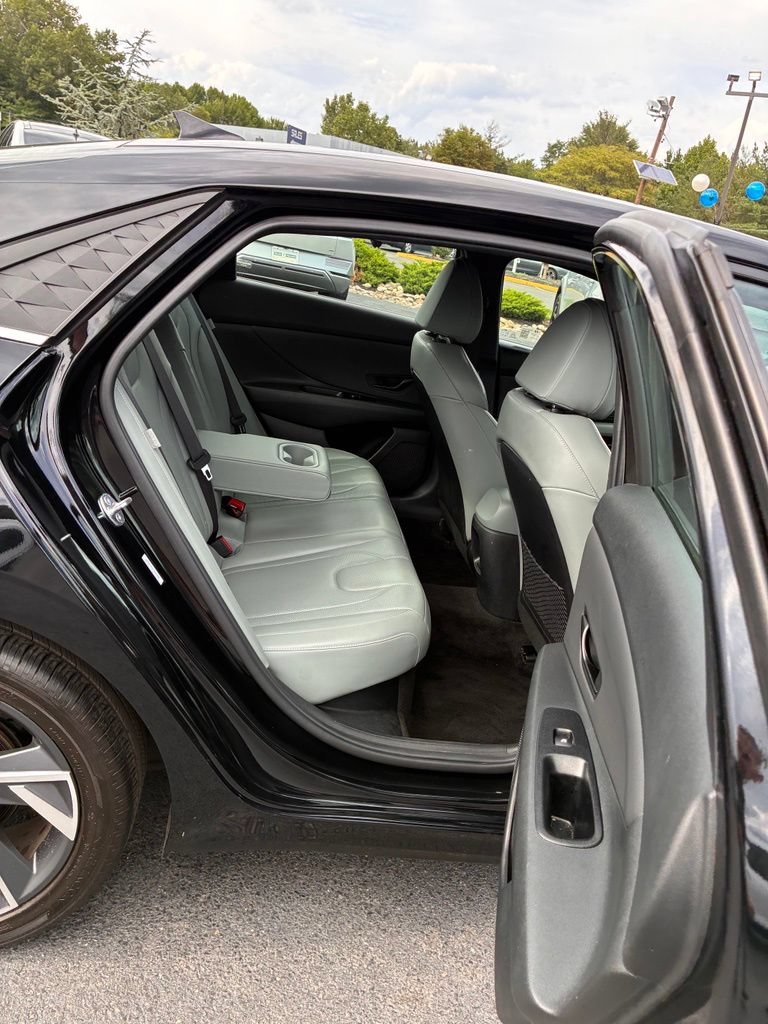Used 2025 Hyundai Elantra Limited w/ Cargo Package FWD image 21