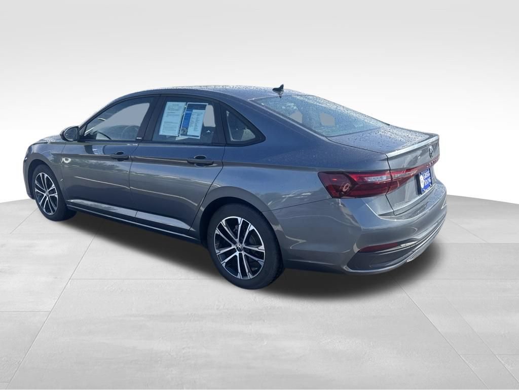 Used 2025 Volkswagen Jetta Sport FWD image 3