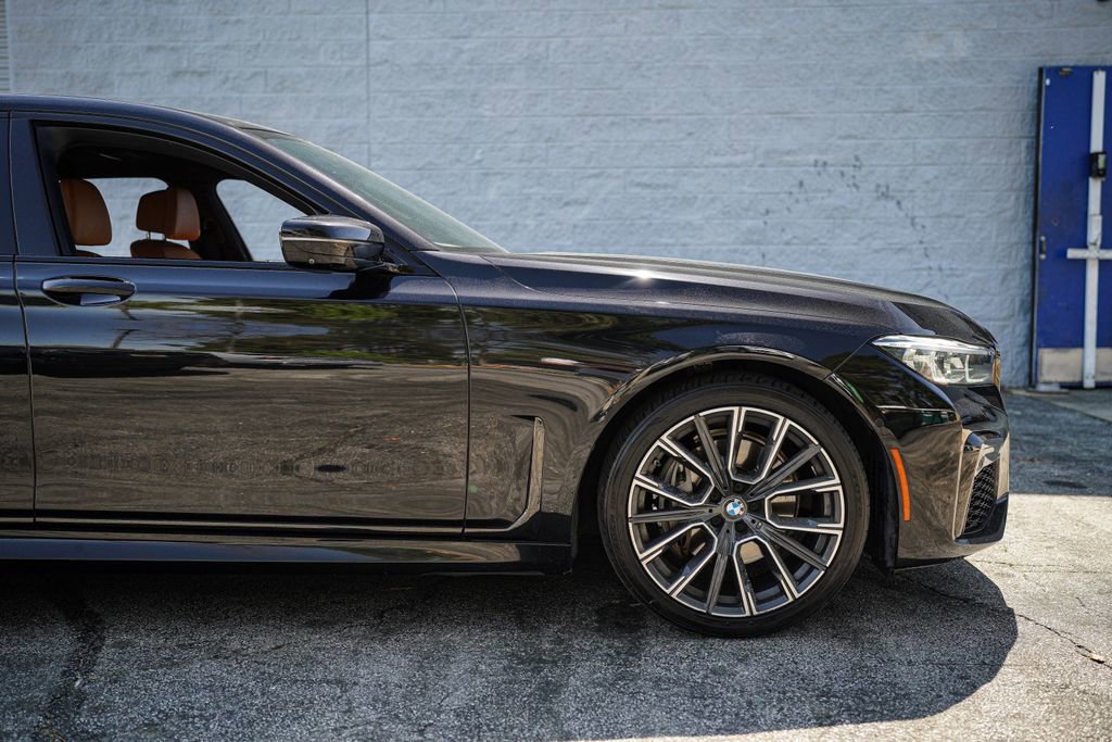 Used 2022 BMW 740i w/ M Sport Package RWD image 17