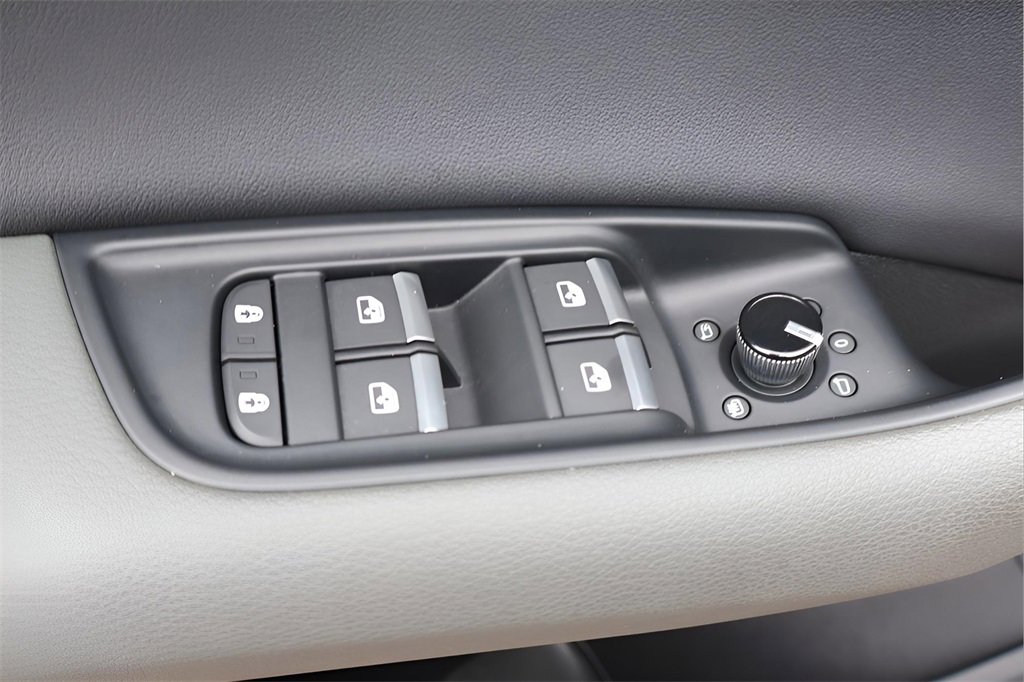 Used 2019 Audi Q8 Premium image 11