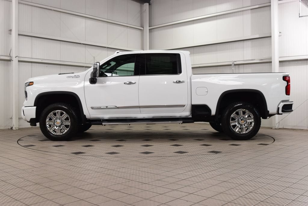 New 2026 Chevrolet Silverado 2500 High Country w/ High Country Premium Package AWD/4WD image 4