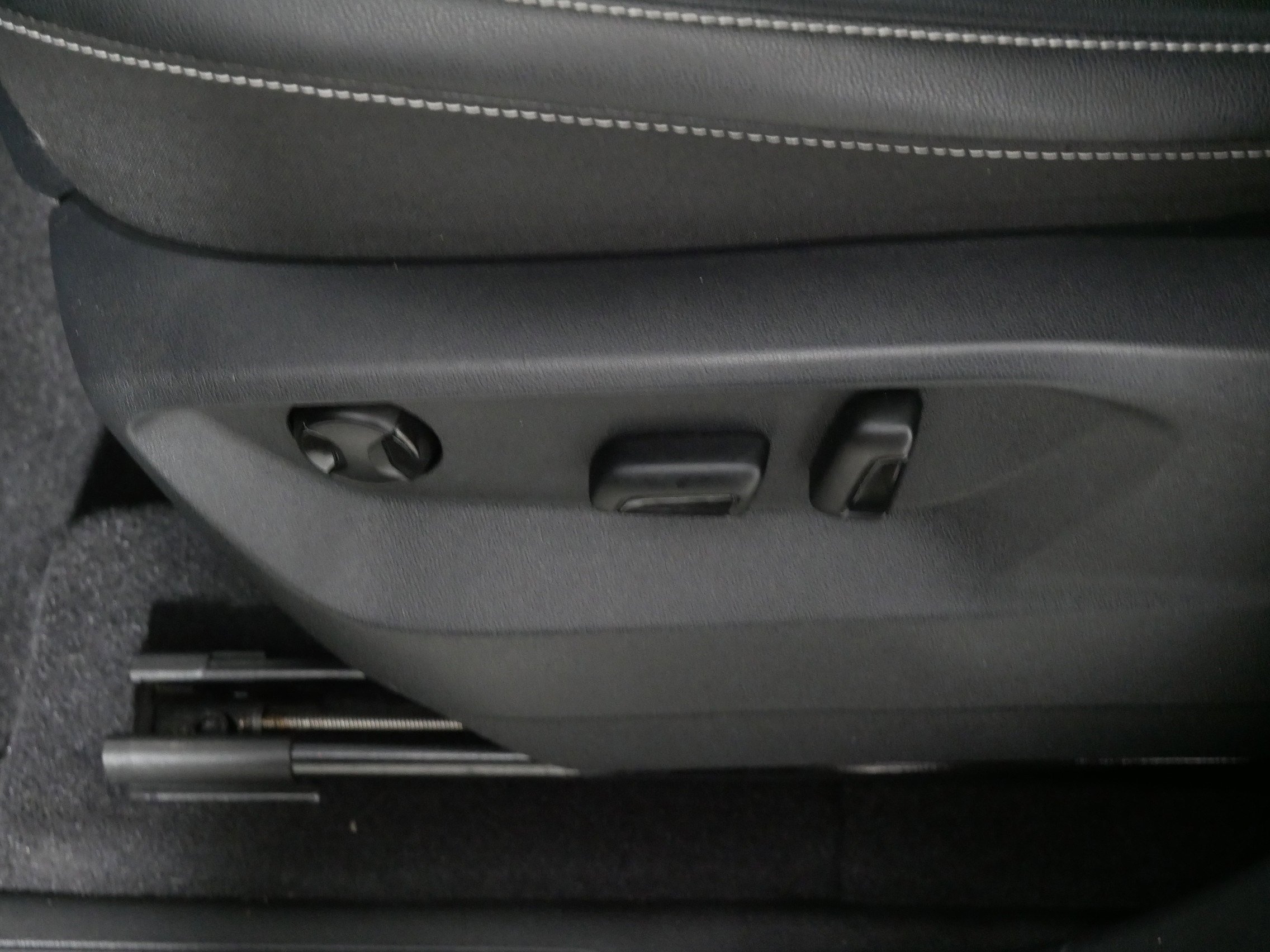 Certified 2020 Volkswagen Atlas Cross Sport SE image 20