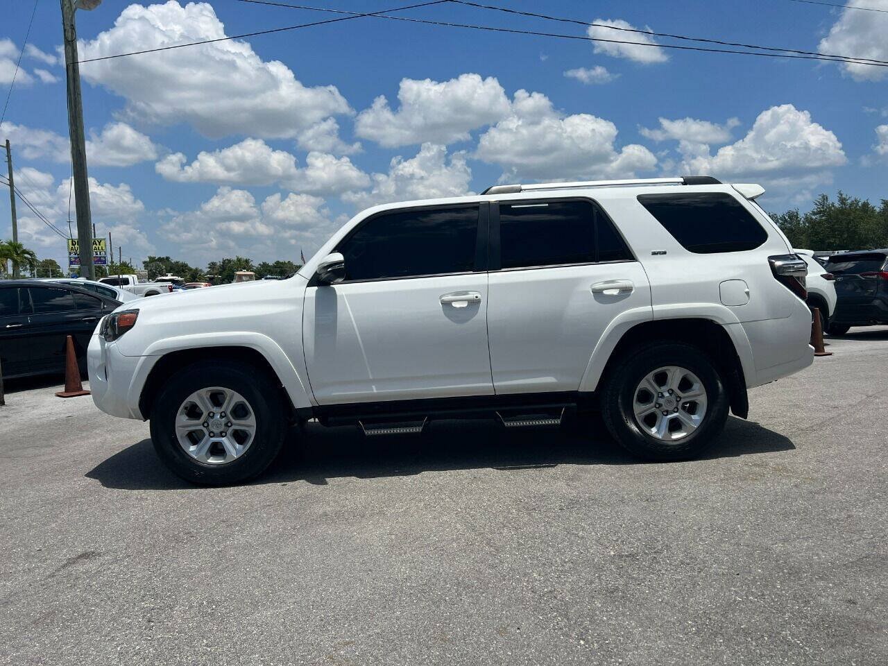 Used 2022 Toyota 4Runner SR5 Premium w/ Moonroof Package RWD image 4