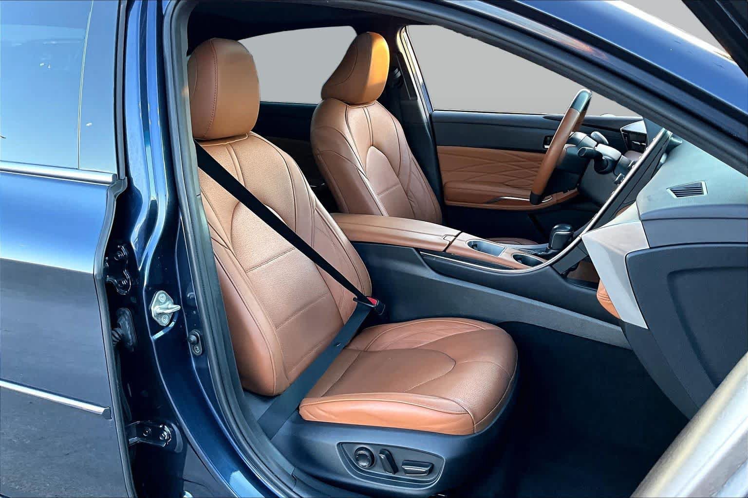 Used 2020 Toyota Avalon Limited FWD image 9