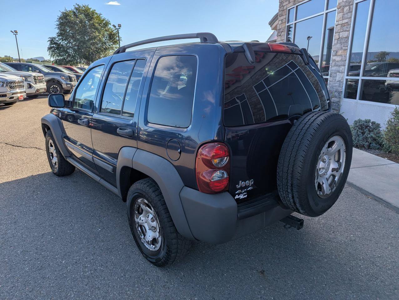 Used 2007 Jeep Liberty Sport AWD/4WD image 3