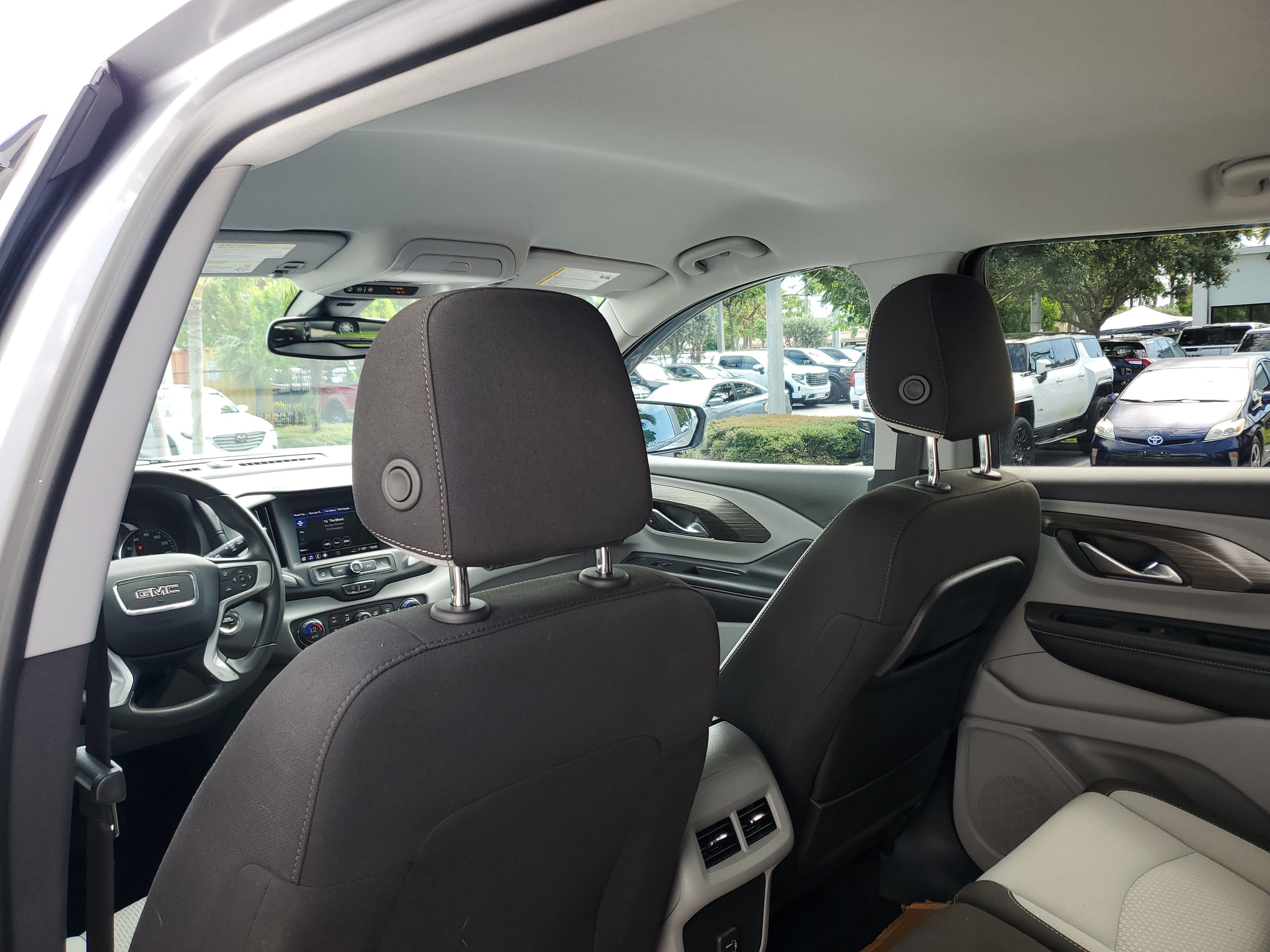 Used 2024 GMC Terrain SLE w/ Driver Convenience Package FWD image 15