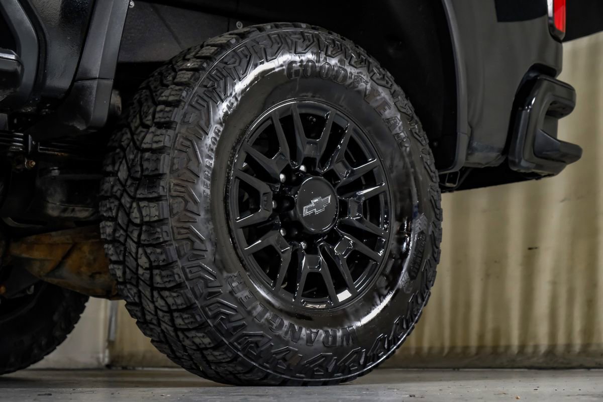 Used 2025 Chevrolet Silverado 2500 ZR2 w/ Technology Package image 56