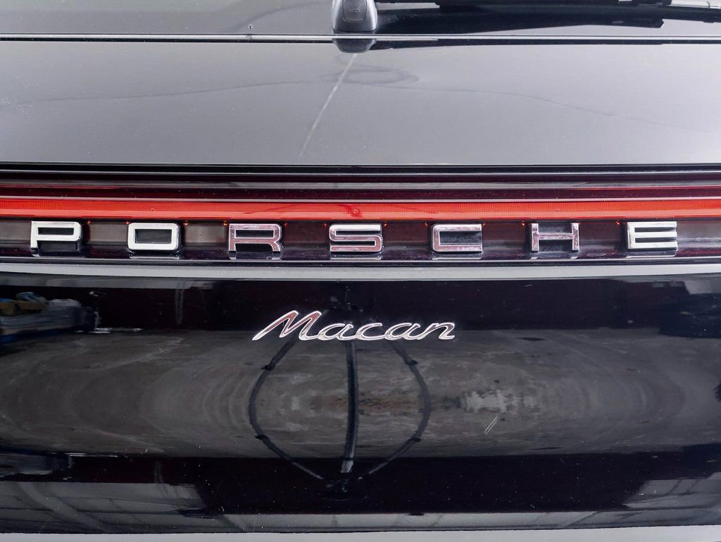 Certified 2025 Porsche Macan AWD/4WD image 13