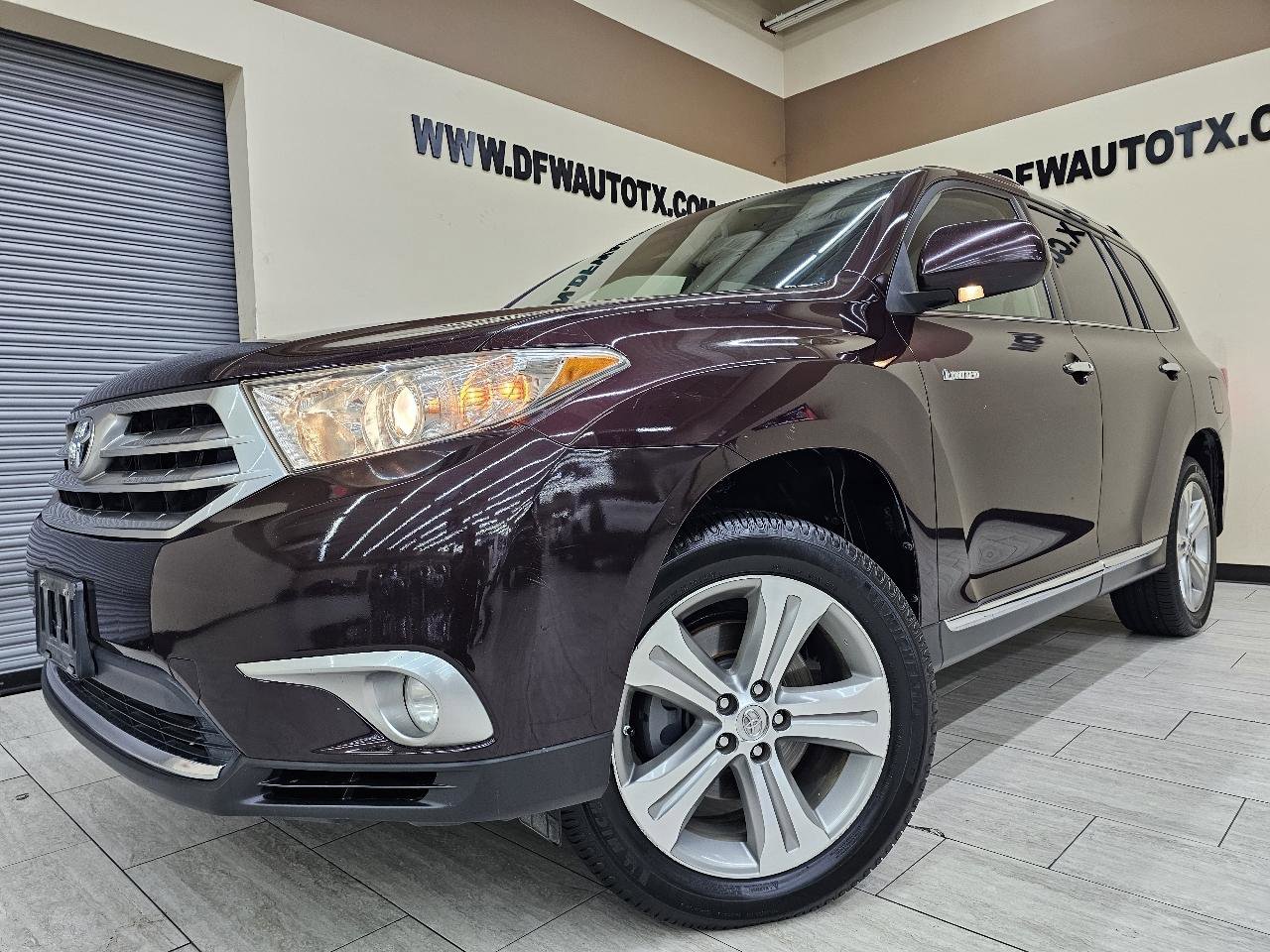 Used 2012 Toyota Highlander Limited FWD image 1