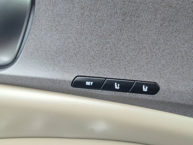 Used 2026 Kia Carnival EX FWD image 10