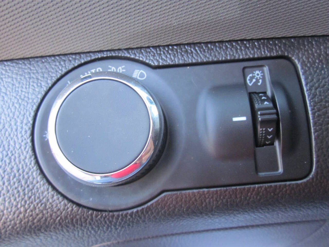 Used 2014 Chevrolet Sonic LS image 27