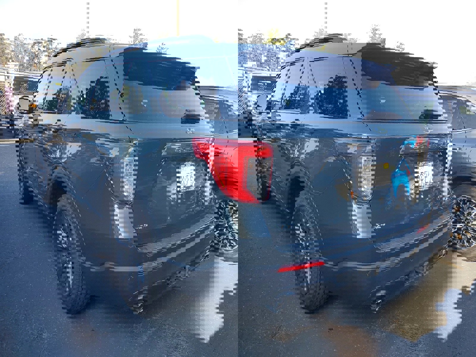 Used 2022 Ford Explorer XLT w/ Equipment Group 202A image 3