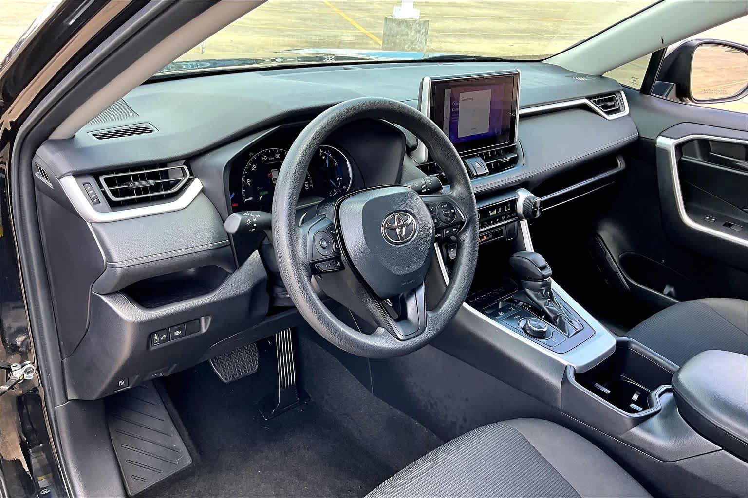 Certified 2024 Toyota RAV4 LE AWD/4WD image 17