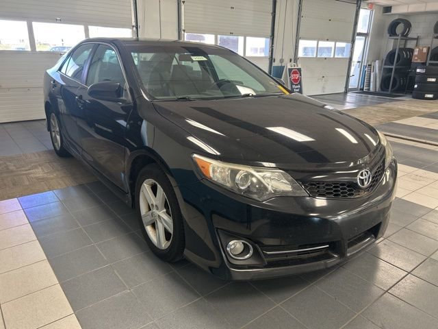 Used 2012 Toyota Camry SE FWD image 1