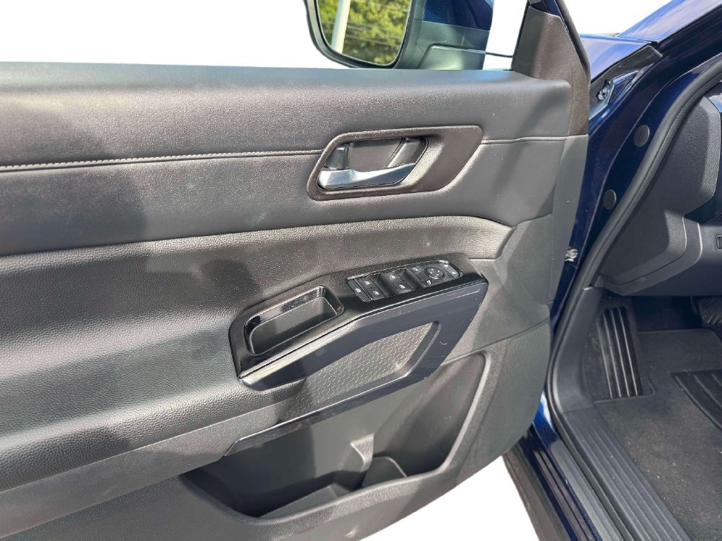 Used 2022 Nissan Pathfinder S AWD/4WD image 17