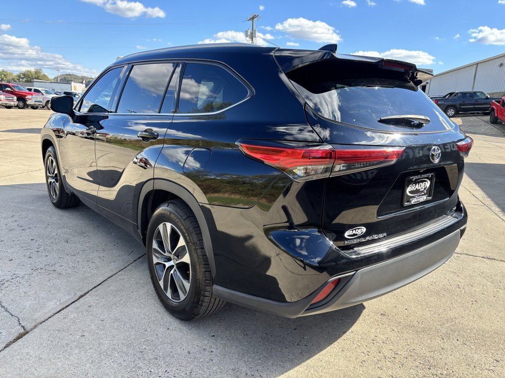 Used 2022 Toyota Highlander XLE image 5