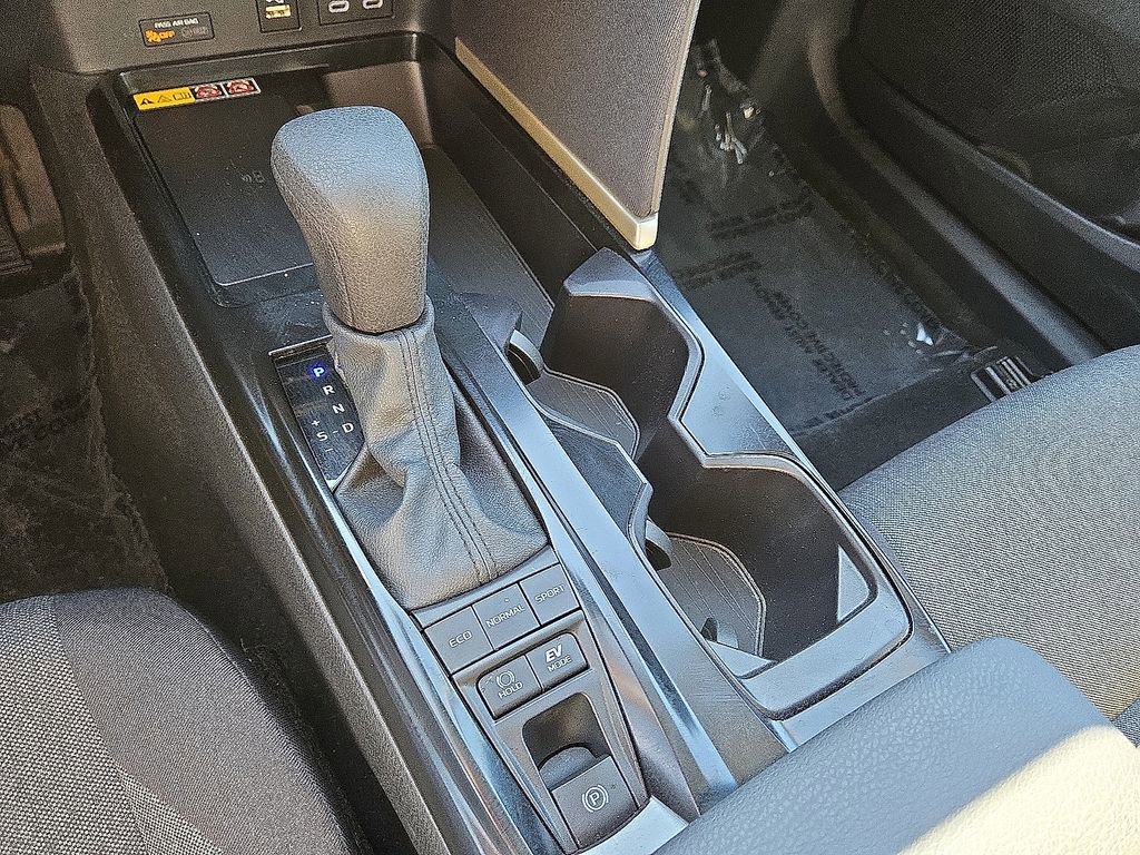 Used 2025 Toyota Camry LE image 32