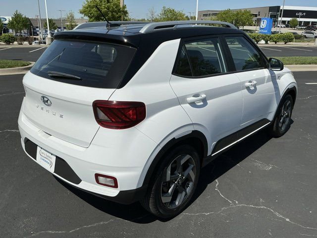 Used 2025 Hyundai Venue Limited FWD image 3