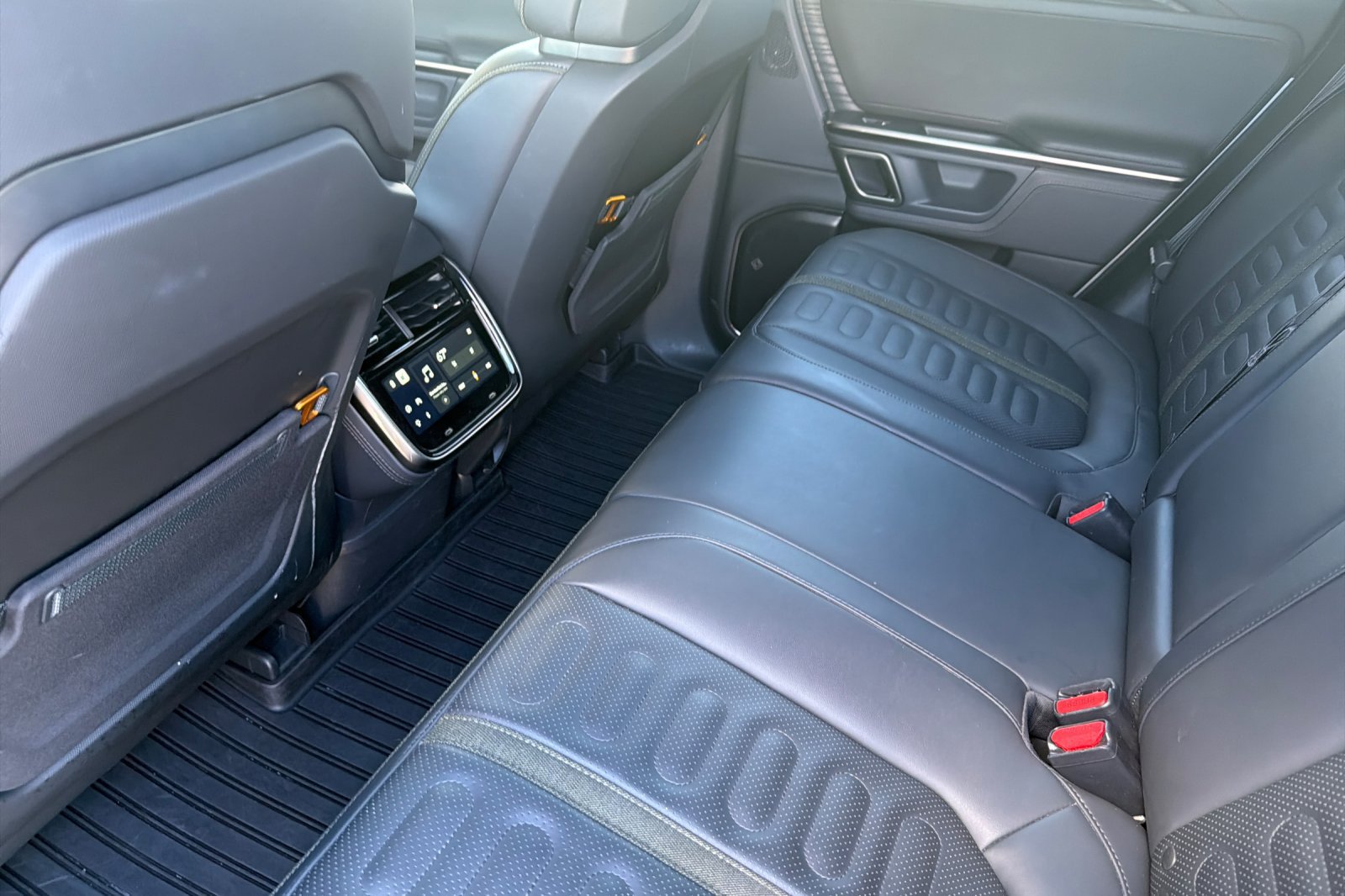 Used 2023 Rivian R1T Adventure Dual AWD/4WD image 16