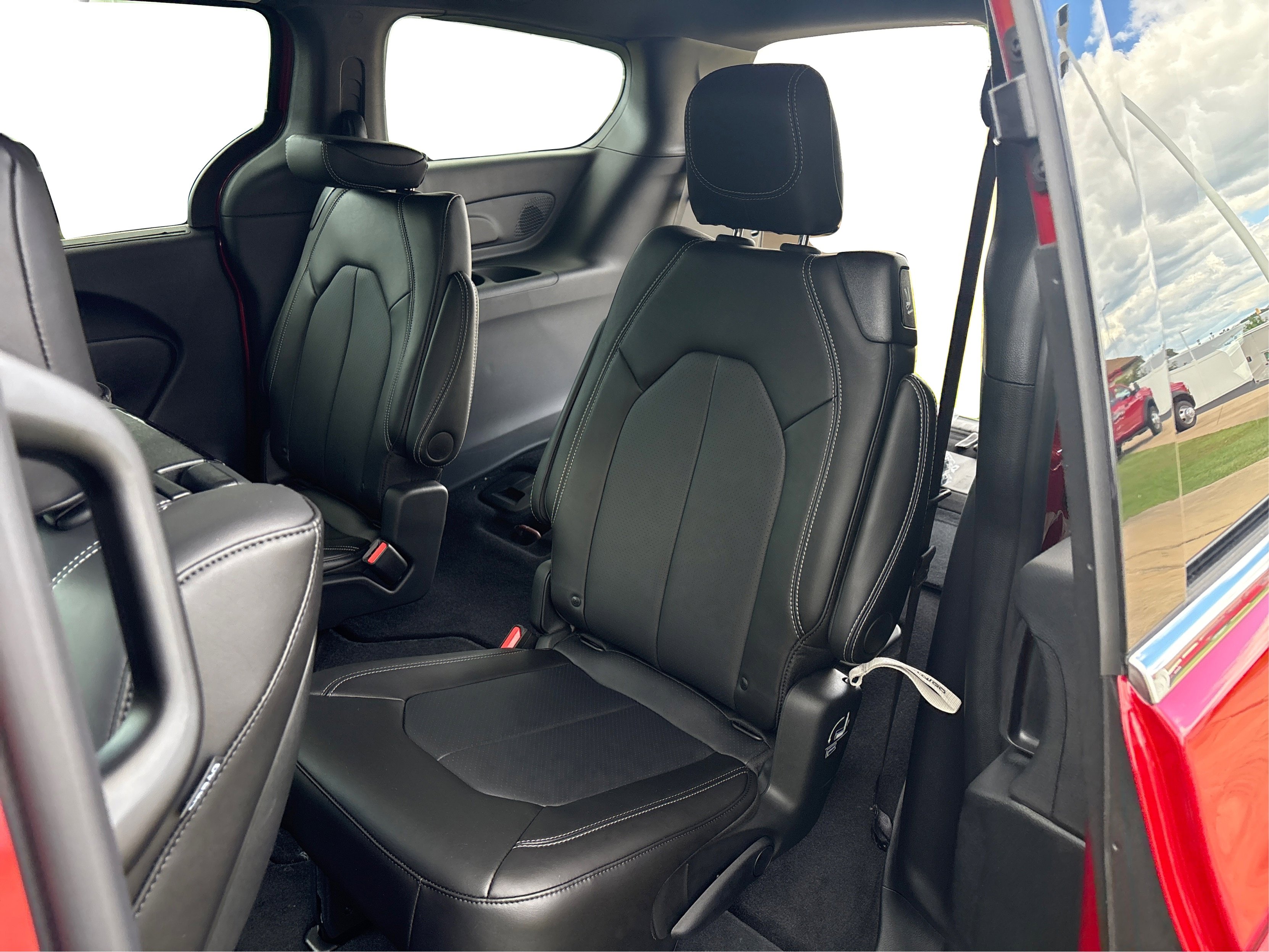 New 2026 Chrysler Pacifica Select image 10