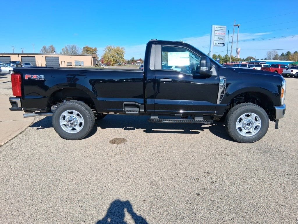 New 2026 Ford F250 XLT w/ FX4 Off-Road Package image 3