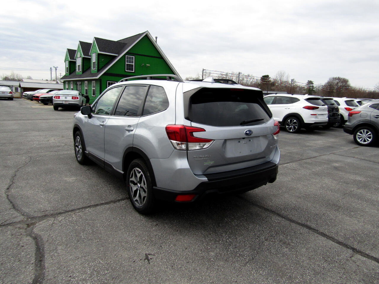 Used 2022 Subaru Forester Premium image 5