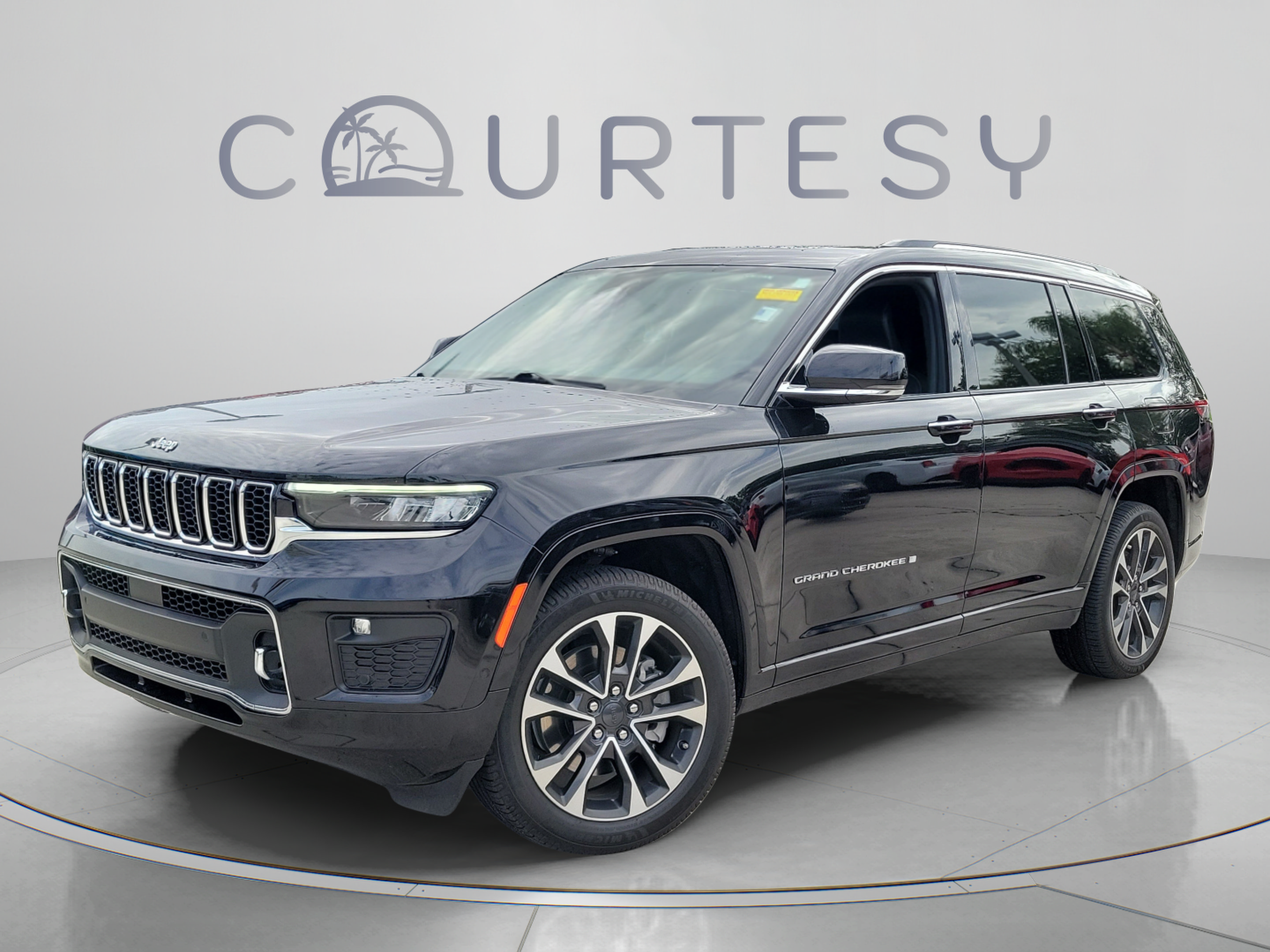 Used 2021 Jeep Grand Cherokee L Overland w/ Luxury Tech Group IV AWD/4WD image 1