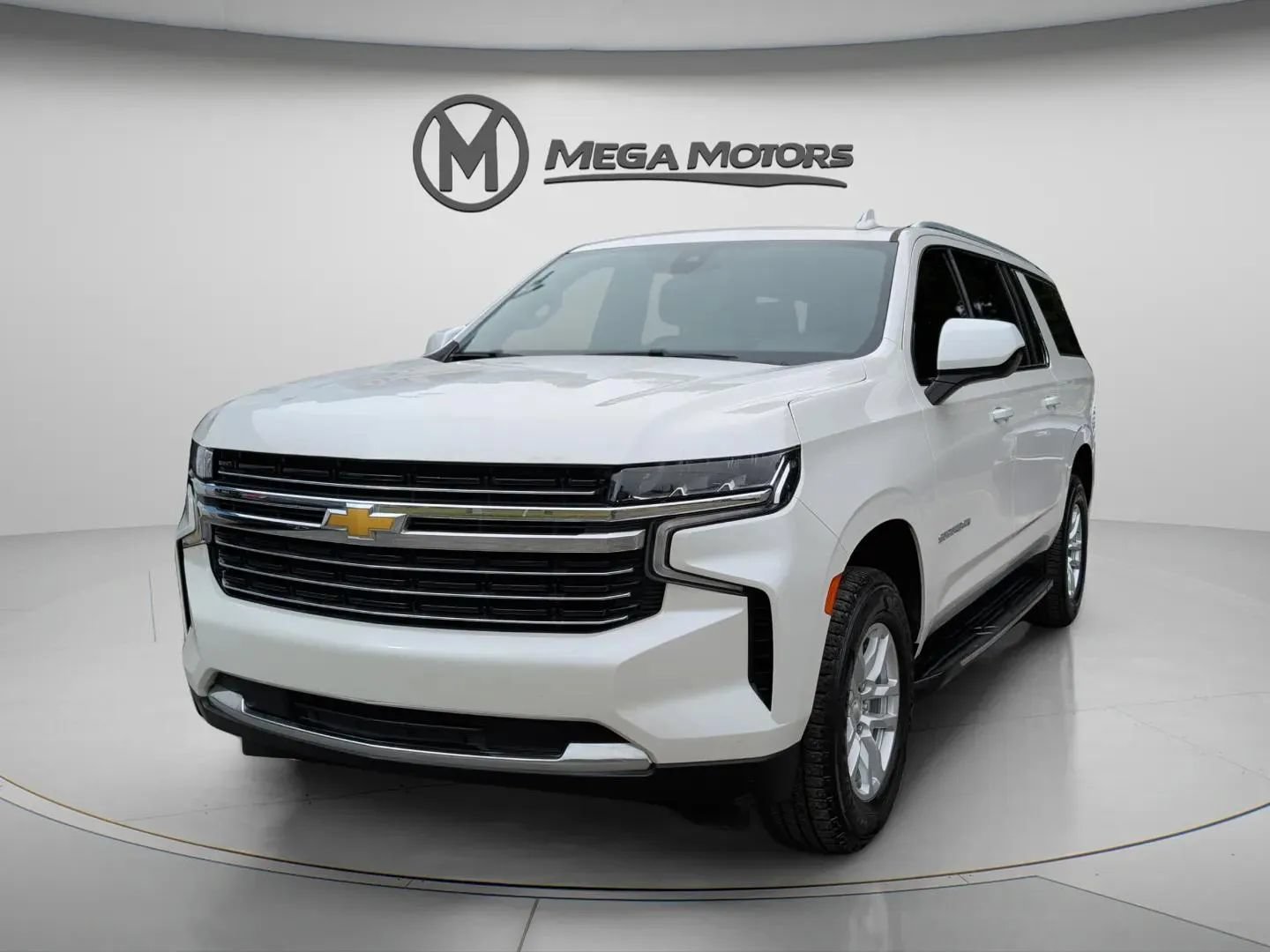 Used 2021 Chevrolet Suburban LT RWD image 1