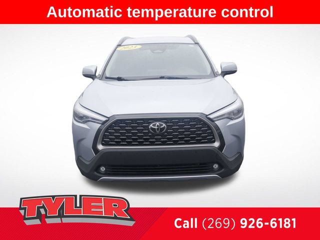 Used 2023 Toyota Corolla Cross XLE FWD image 2
