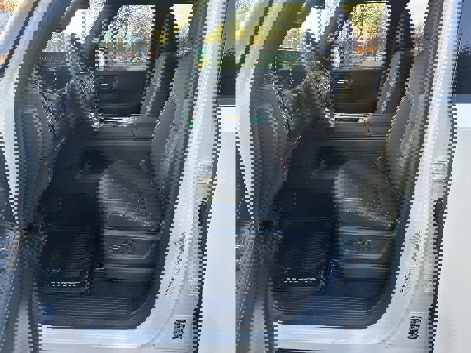 New 2026 Nissan Armada SL w/ Captain's Chari Seat Package image 9