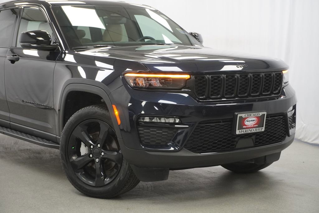 Certified 2024 Jeep Grand Cherokee Limited w/ Black Appearance Package image 3