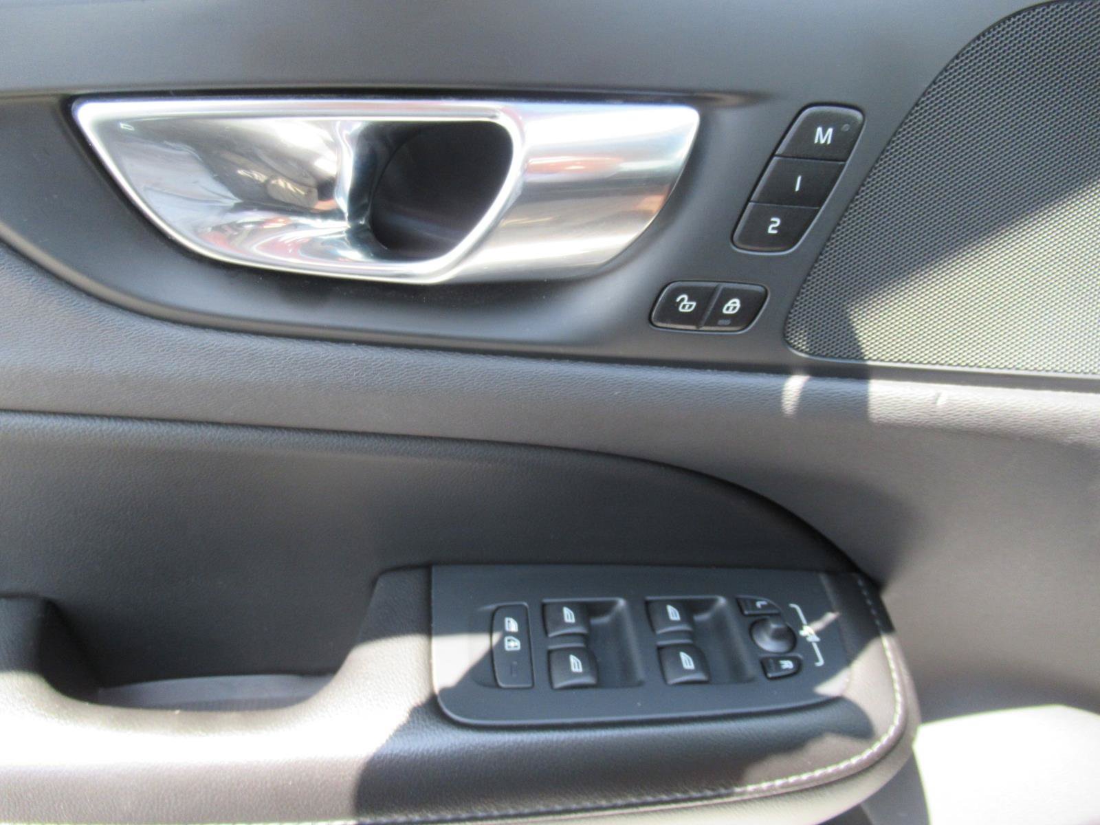 Used 2021 Volvo S60 T5 Momentum FWD image 21
