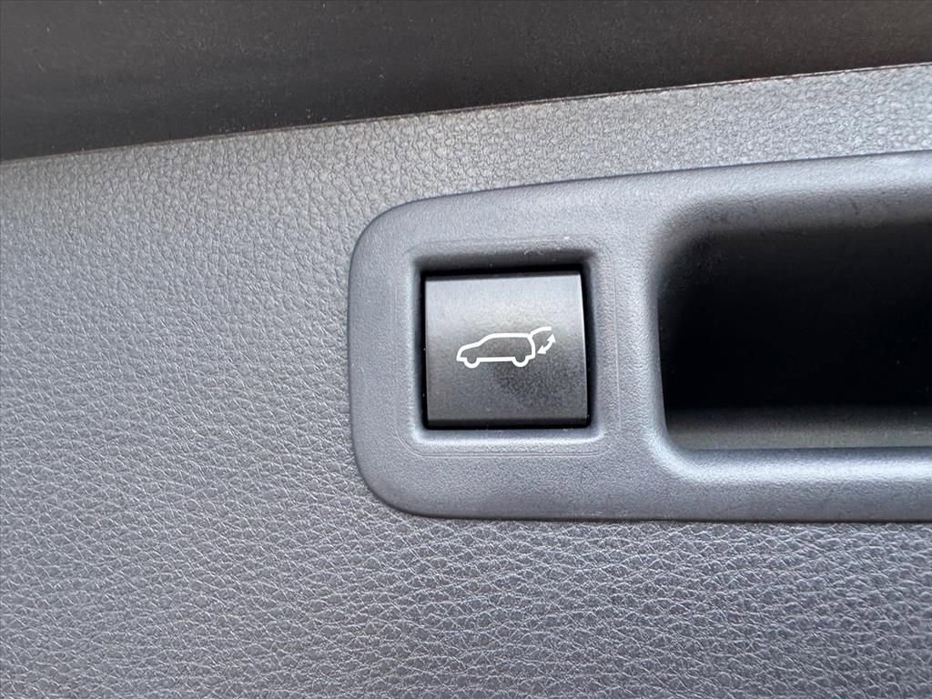 Used 2023 Toyota Highlander XLE image 11