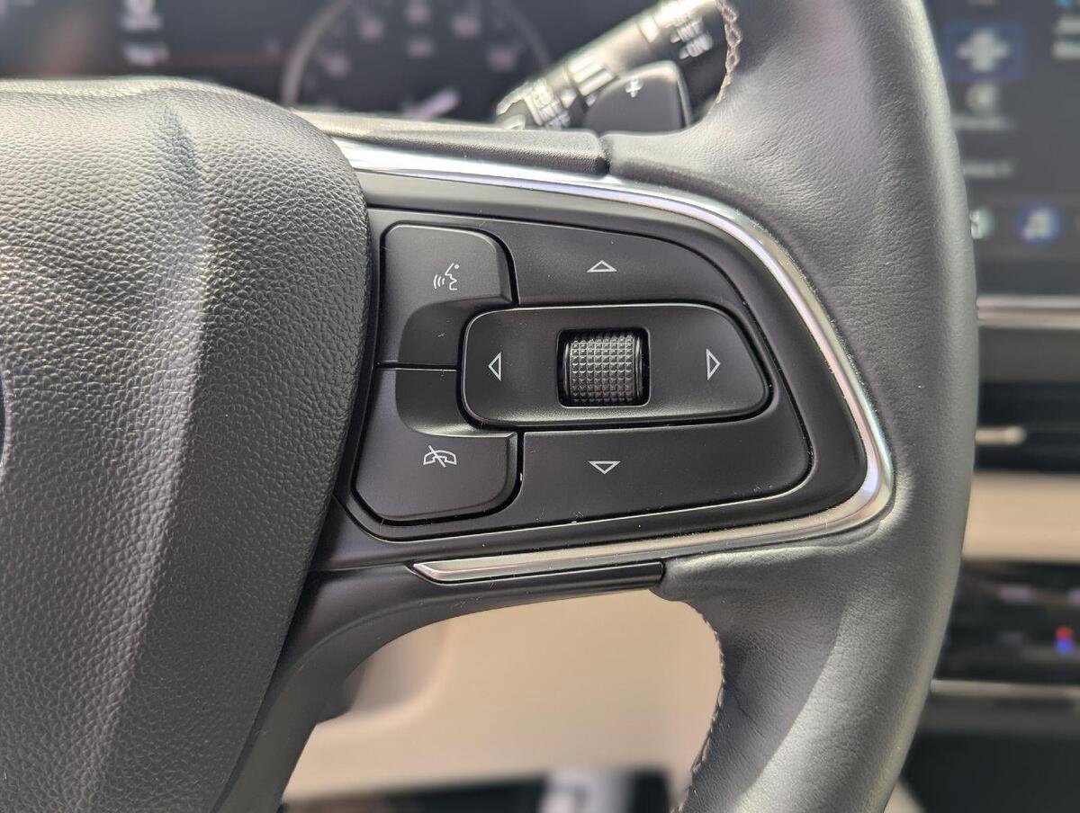 Used 2023 Buick Envision Essence AWD/4WD image 16
