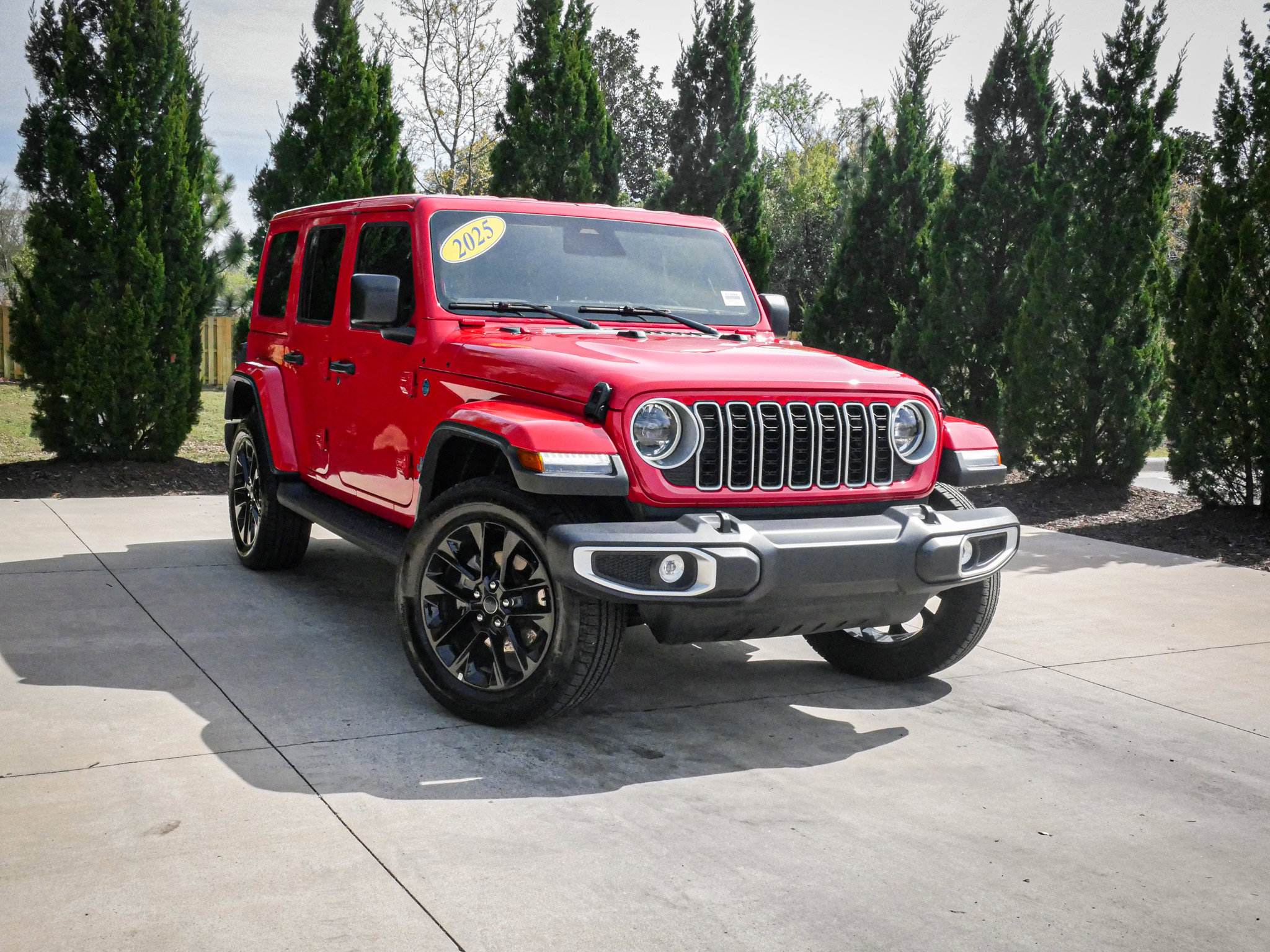 Used 2025 Jeep Wrangler Sahara image 2