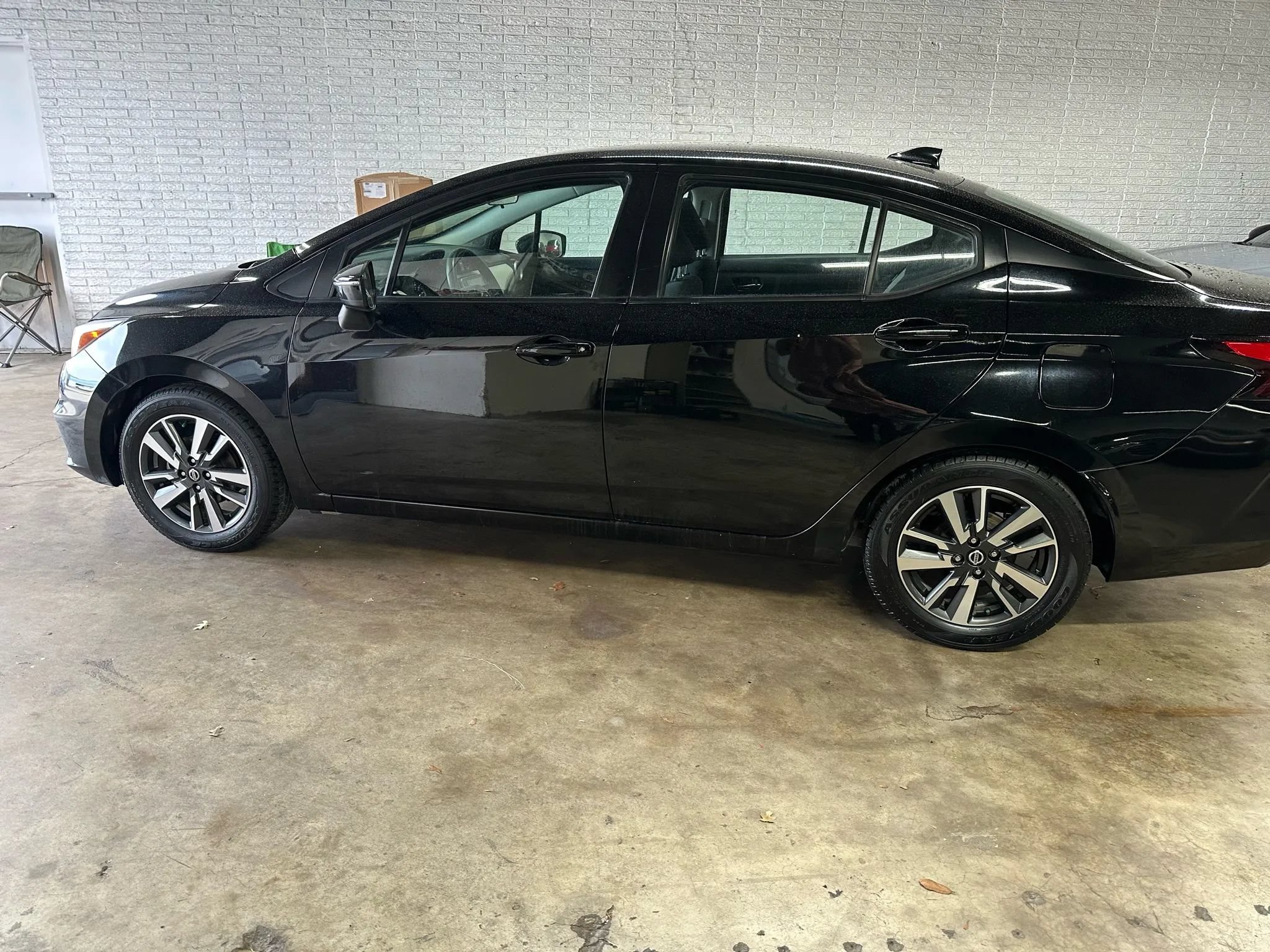 Used 2021 Nissan Versa SV FWD image 4