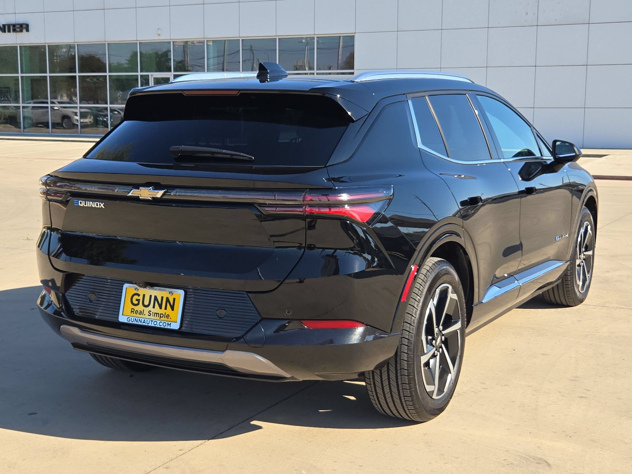 Certified 2024 Chevrolet Equinox EV LT FWD image 3