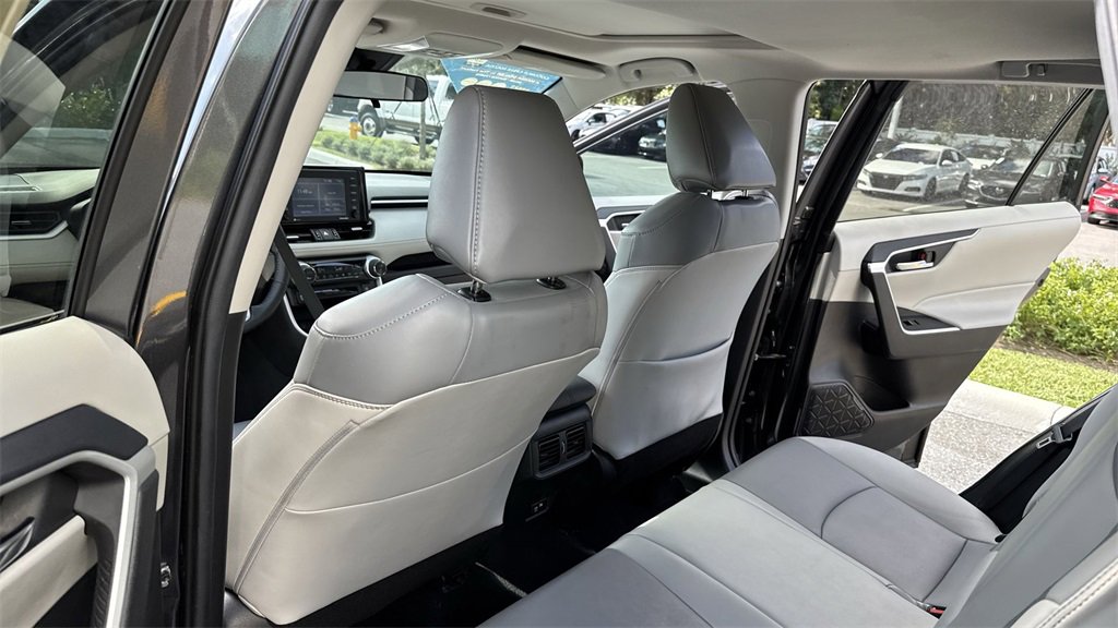 Used 2021 Toyota RAV4 XLE Premium image 35