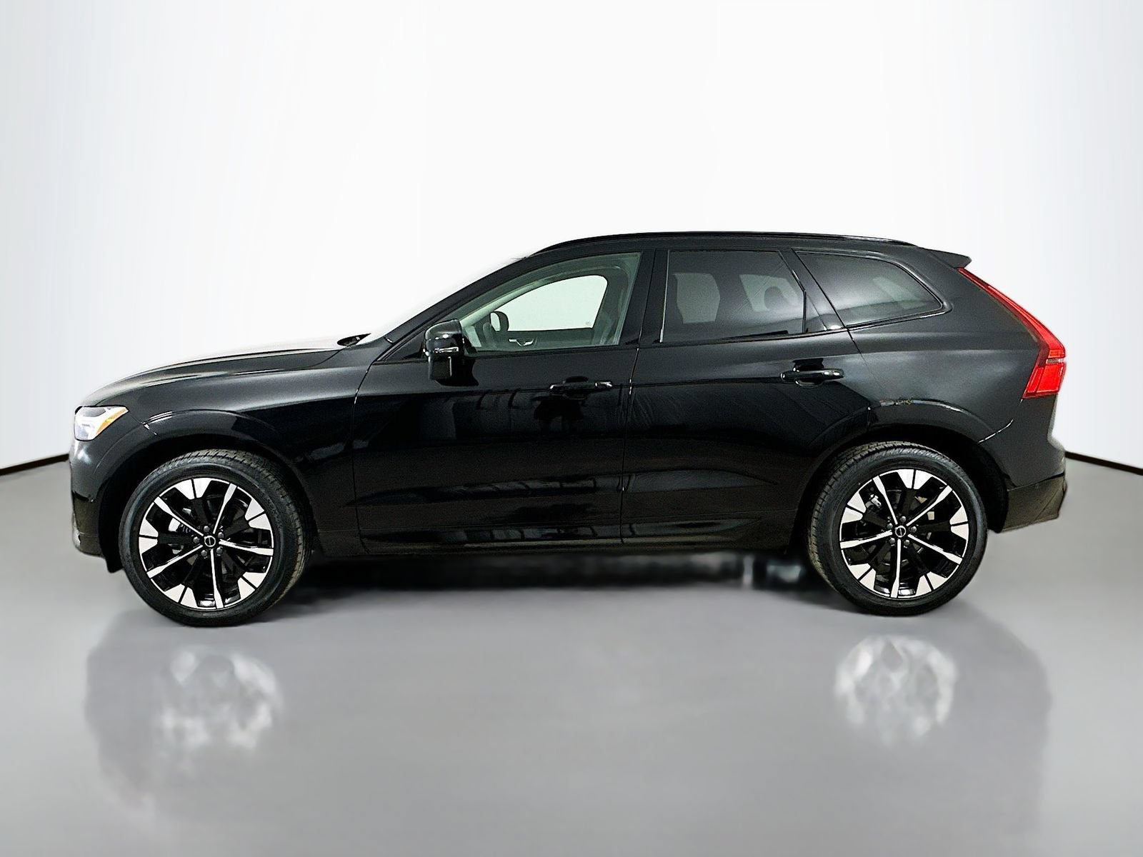 New 2026 Volvo XC60 B5 Plus w/ Protection Package Premier AWD/4WD image 8