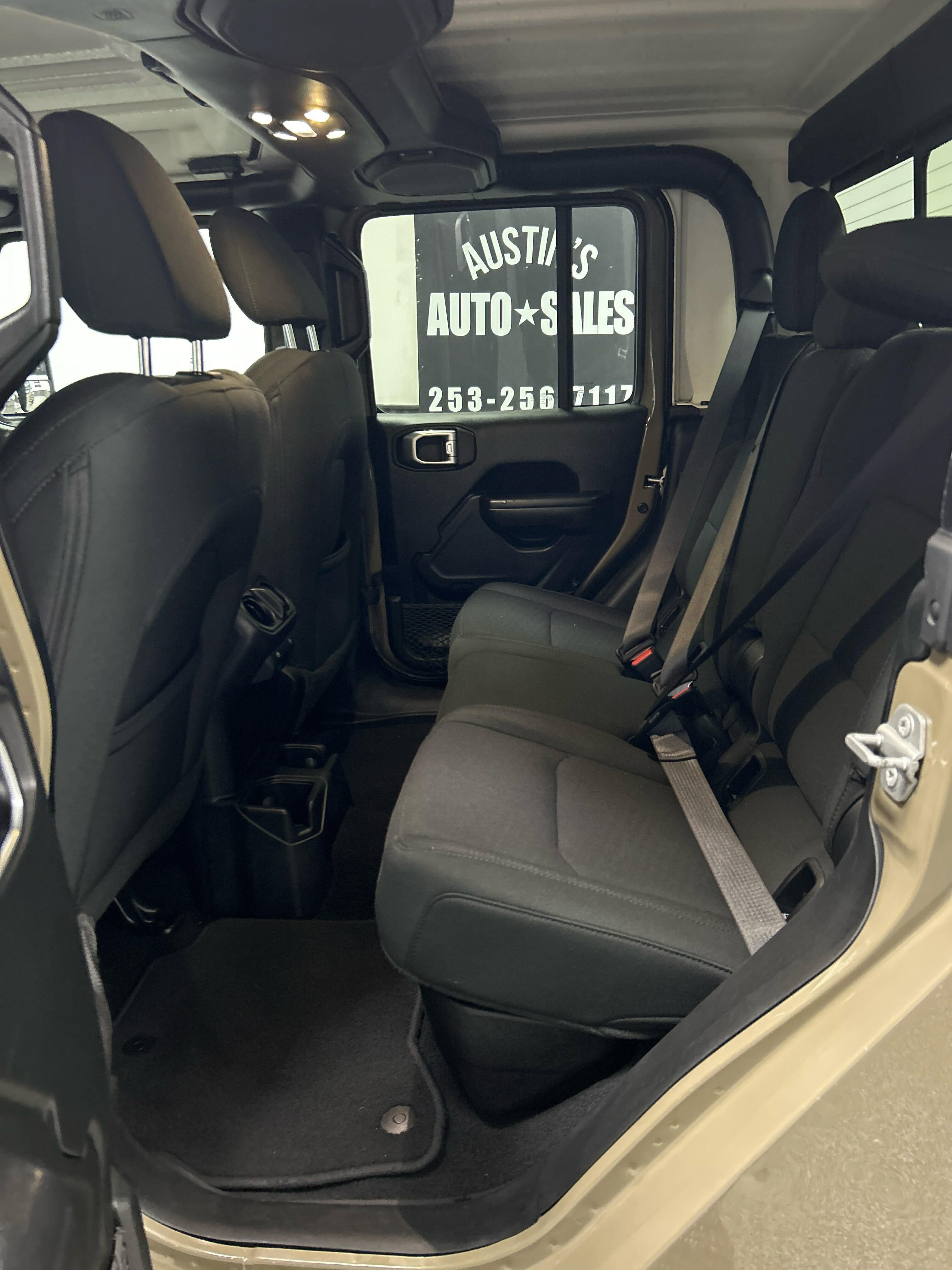 Used 2020 Jeep Gladiator Sport w/ Technology Group AWD/4WD image 9