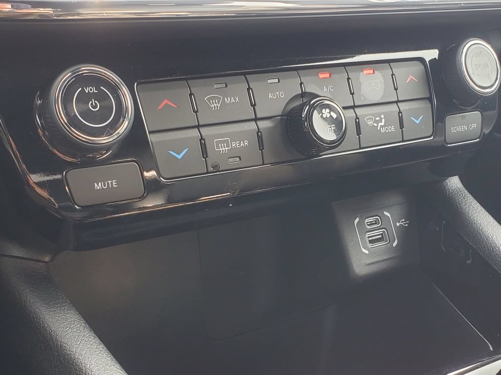 Used 2023 Jeep Compass Limited AWD/4WD image 20