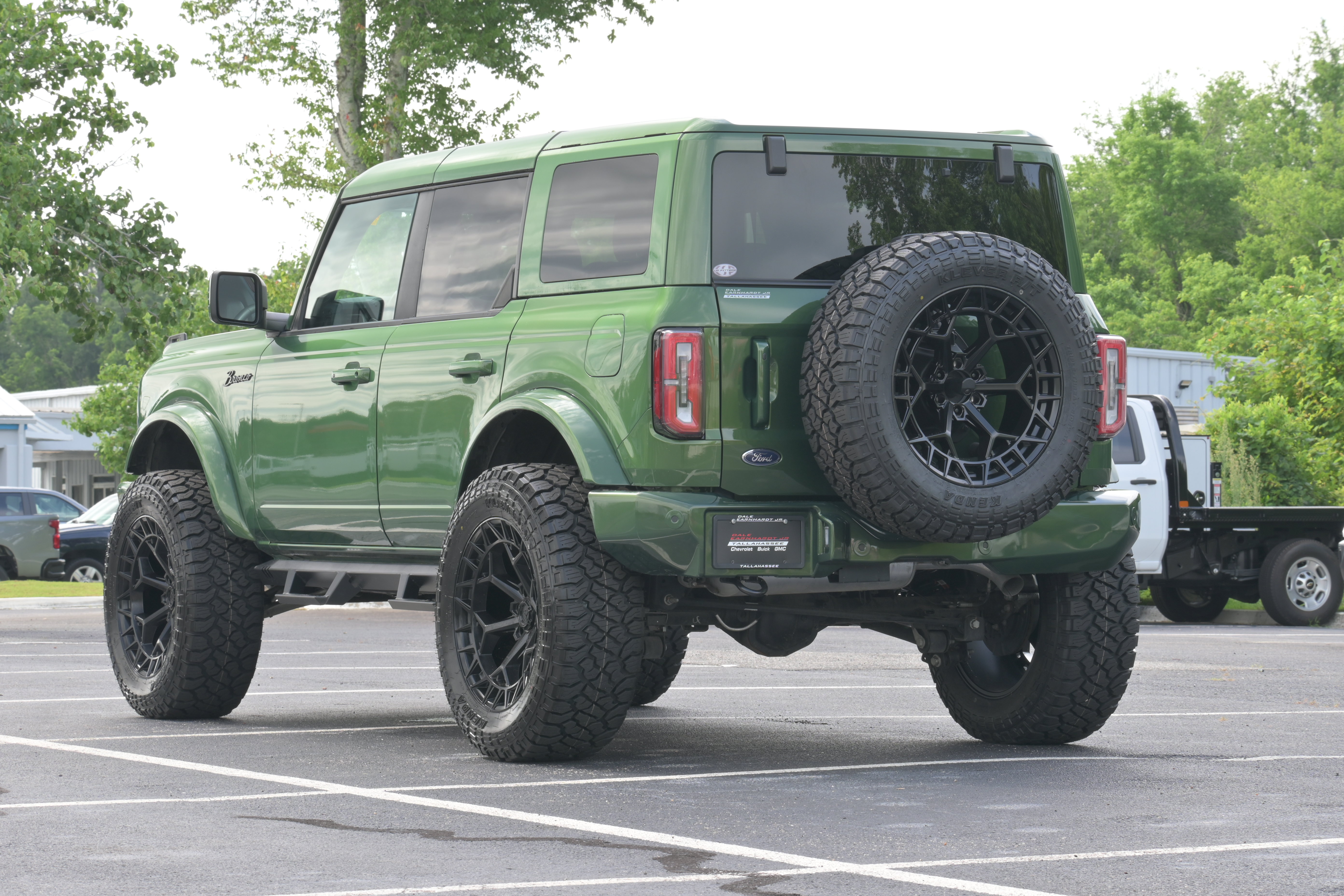 Used 2025 Ford Bronco Outer Banks AWD/4WD image 3
