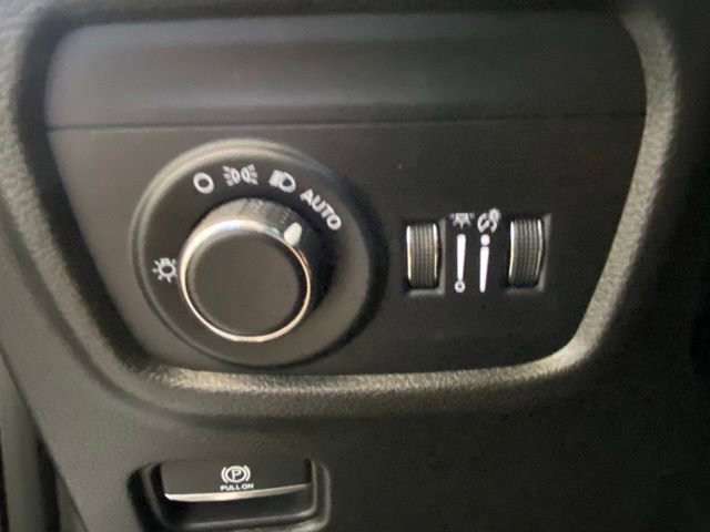 Used 2023 Jeep Grand Cherokee Altitude image 16