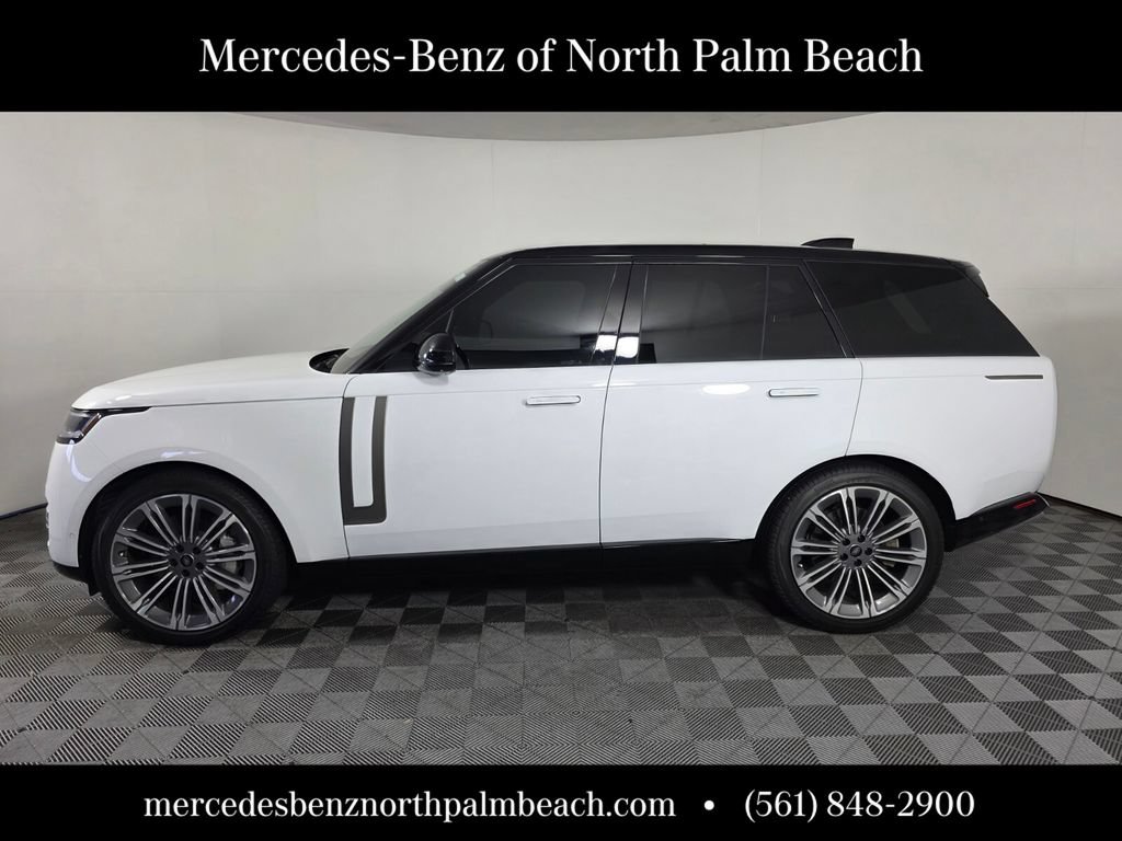 Used 2024 Land Rover Range Rover SE AWD/4WD image 3