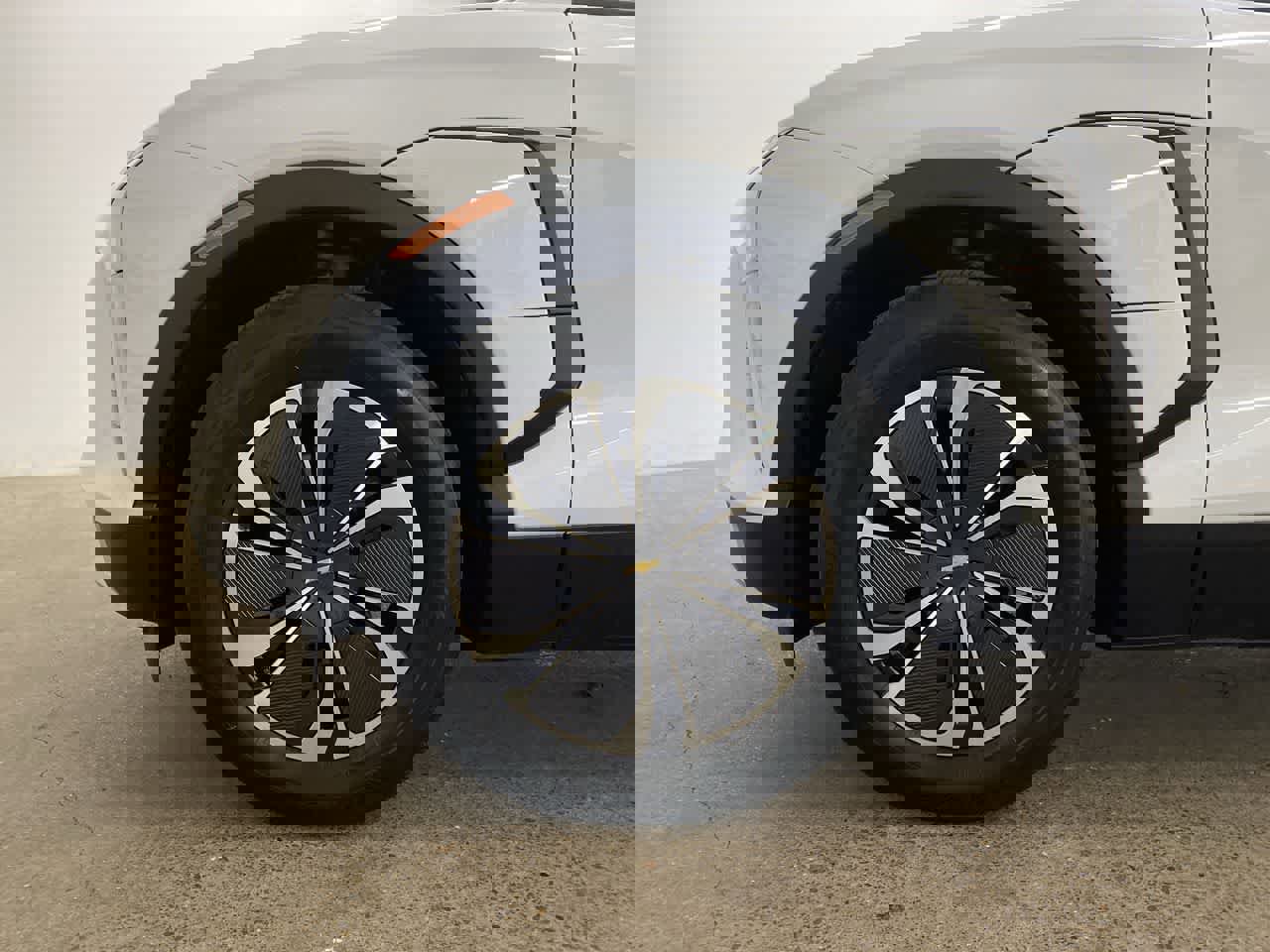 Used 2024 Chevrolet Blazer EV LT AWD/4WD image 11