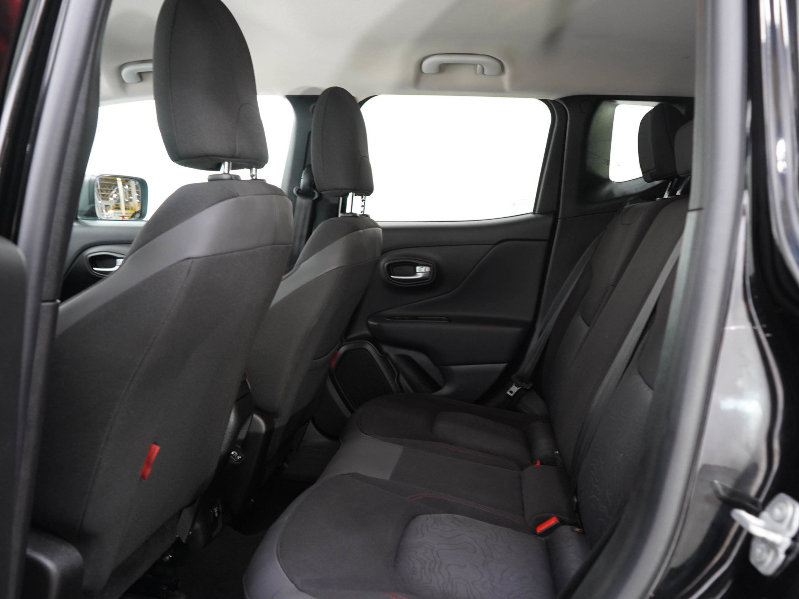 Used 2019 Jeep Renegade Trailhawk w/ Cold Weather Group II AWD/4WD image 14