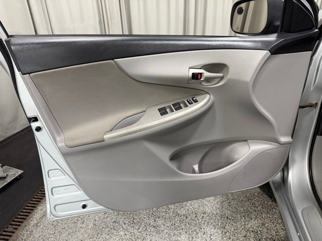 Used 2013 Toyota Corolla LE image 17