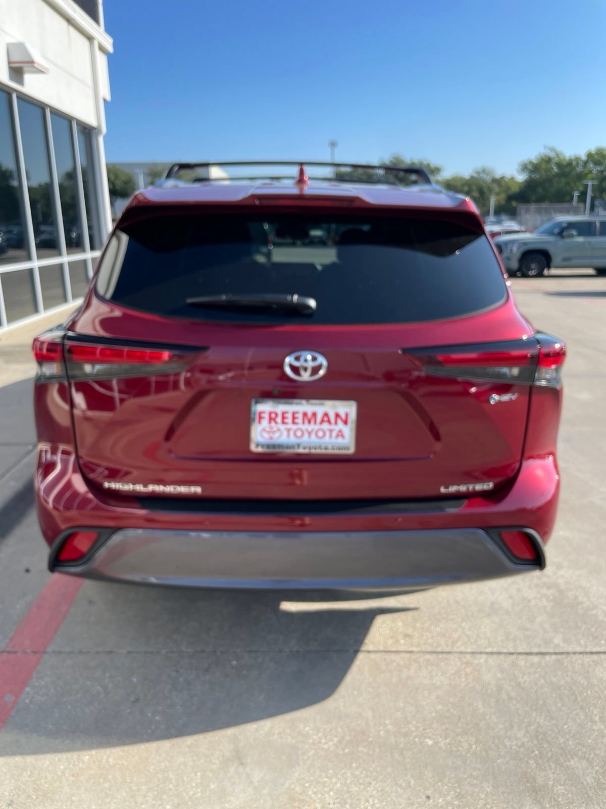 Used 2026 Toyota Highlander Limited AWD/4WD image 9