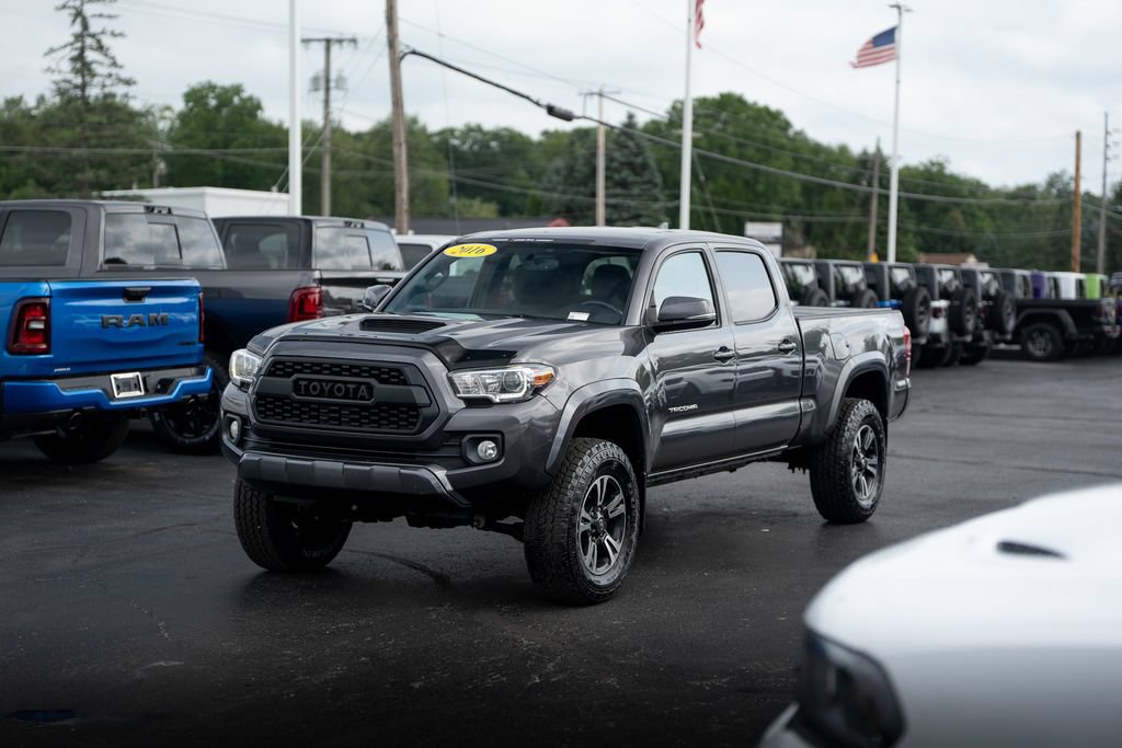 Used 2016 Toyota Tacoma TRD Sport AWD/4WD image 2